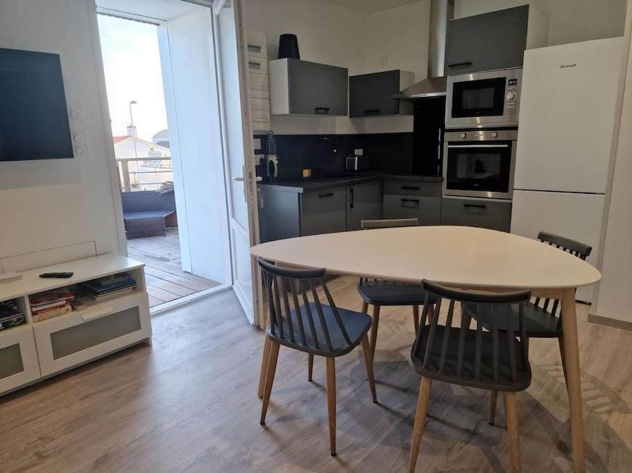 Superbe Appartement Renove A Neuf Centre Bourg Brem Sur Mer Exterior foto